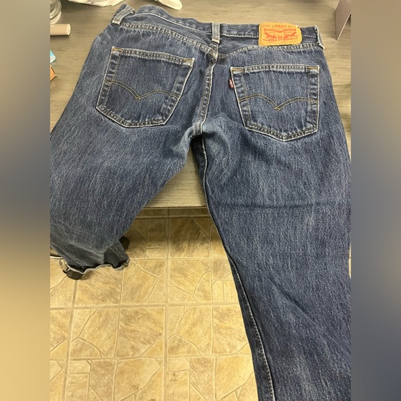 Levi Men’s Slim Fit 501 Jeans Medium Stone Wash - Picture 3 of 3